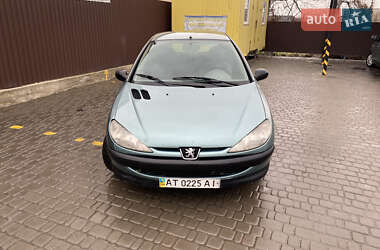 Хэтчбек Peugeot 206 2002 в Первомайске