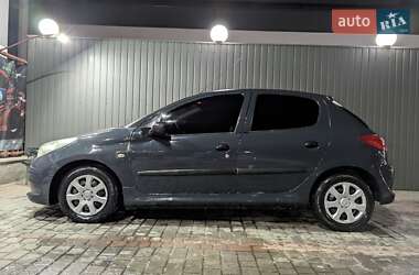 Хэтчбек Peugeot 206 2011 в Ивано-Франковске