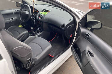 Хэтчбек Peugeot 206 2009 в 