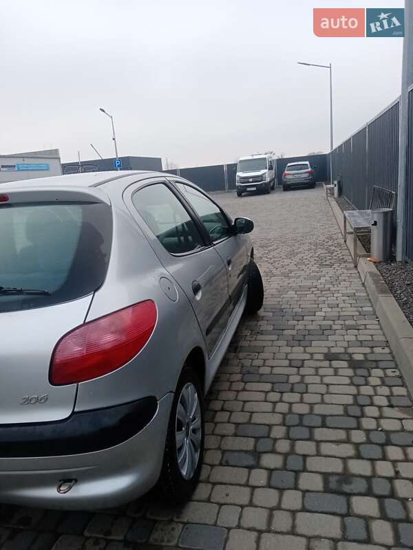 Хэтчбек Peugeot 206 2000 в Мукачево