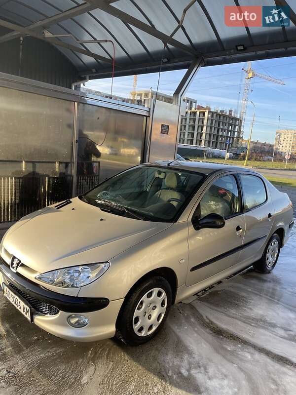 Седан Peugeot 206 2008 в Ужгороде