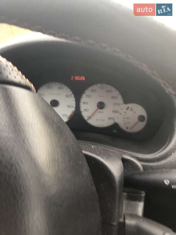 Хэтчбек Peugeot 206 2003 в Зборове