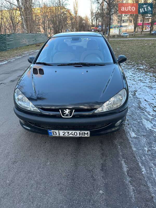 Хэтчбек Peugeot 206 2004 в Полтаве