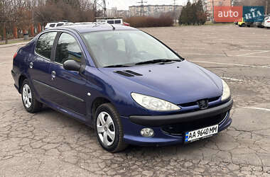 Седан Peugeot 206 2010 в 