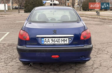 Седан Peugeot 206 2010 в 