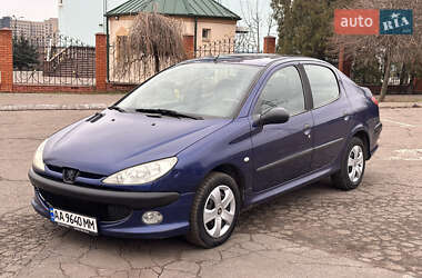 Седан Peugeot 206 2010 в Кривом Роге