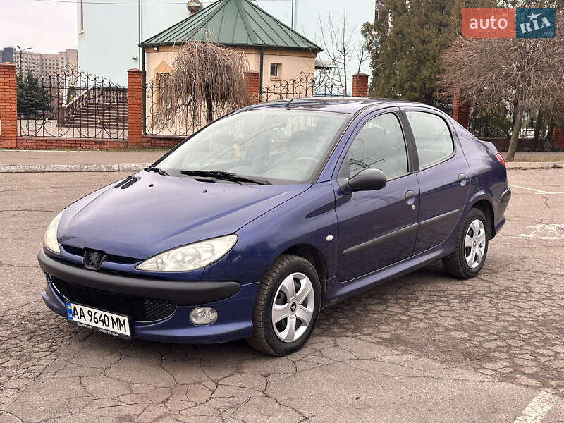 Седан Peugeot 206 2010 в 
