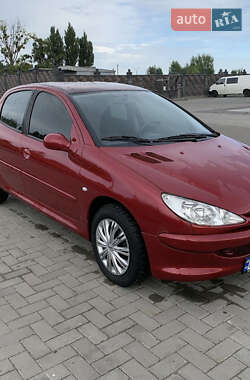 Хетчбек Peugeot 206 2004 в Дубні