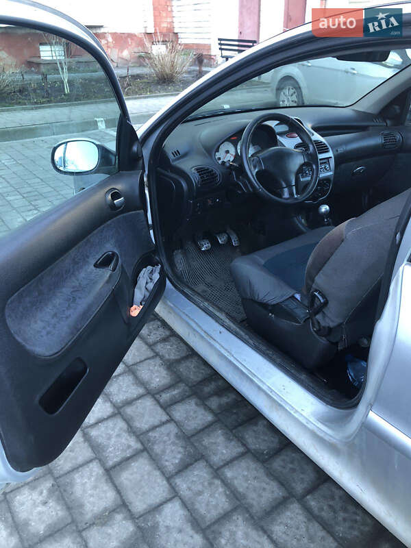 Хетчбек Peugeot 206 2004 в Львові