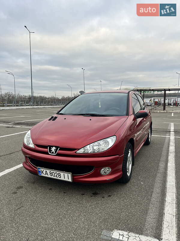 Хетчбек Peugeot 206 2005 в Києві