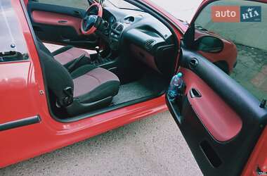 Хэтчбек Peugeot 206 2005 в 