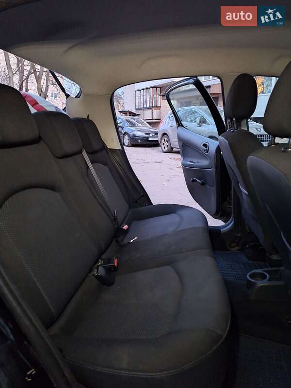 Хетчбек Peugeot 206 2011 в Луцьку