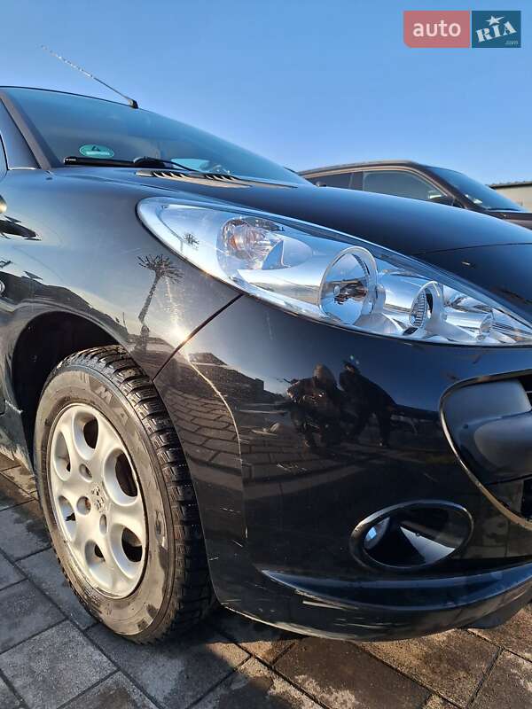 Хетчбек Peugeot 206 2011 в Луцьку