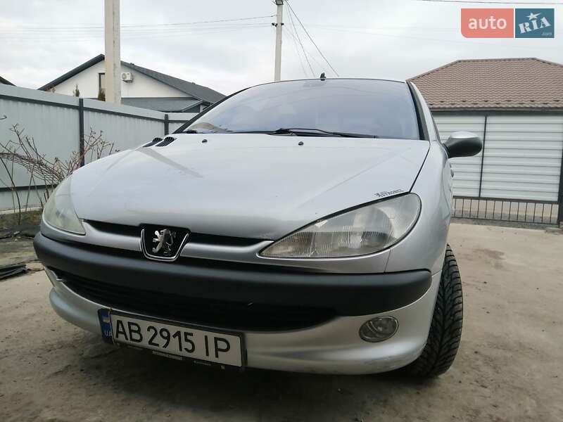 Хэтчбек Peugeot 206 2003 в Виннице