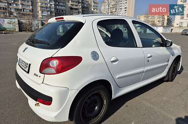 Седан Peugeot 206 2012 в Киеве