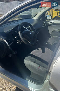 Хэтчбек Peugeot 206 2009 в 