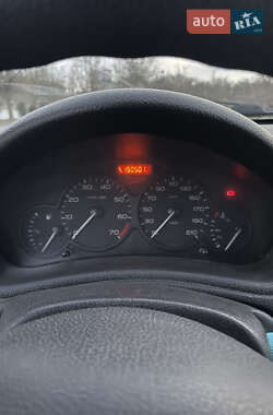 Хетчбек Peugeot 206 2002 в 