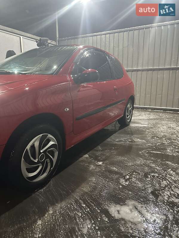 Хэтчбек Peugeot 206 2005 в Киеве