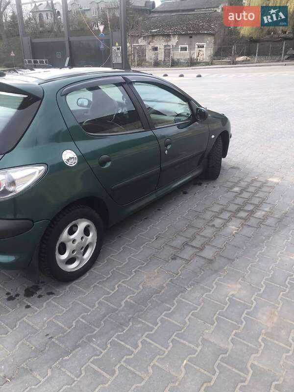 Хэтчбек Peugeot 206 2003 в Зборове