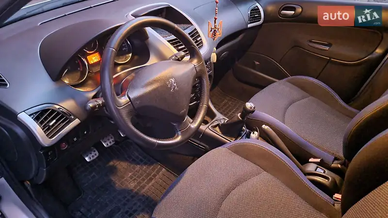 Peugeot 206 2012 VIN VF32M8HR0CY036418 фото оголошення 7 з 47