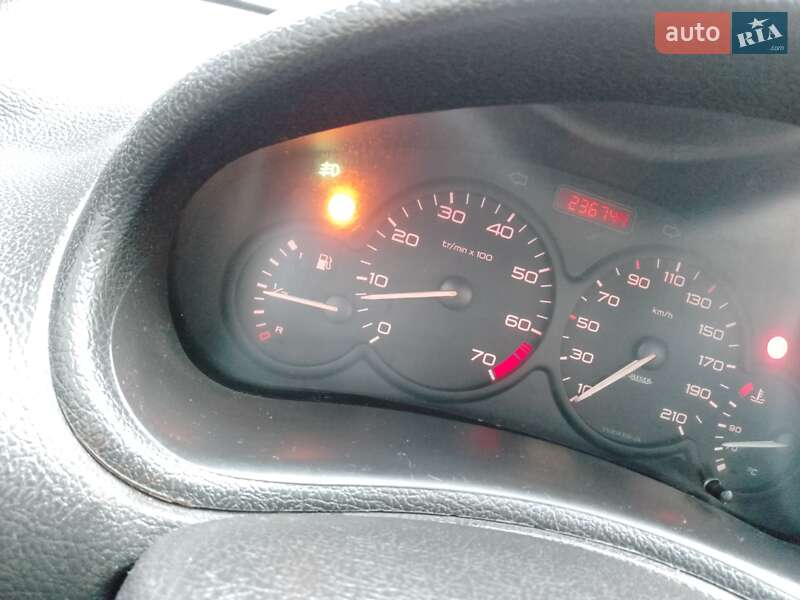 Хэтчбек Peugeot 206 2000 в Ужгороде