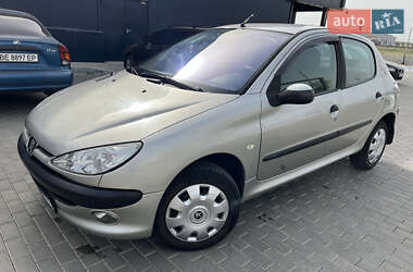 Хэтчбек Peugeot 206 2006 в 