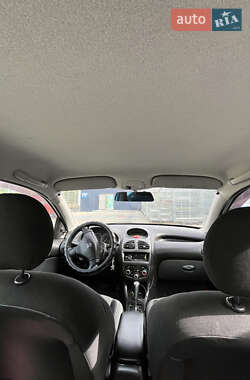 Хэтчбек Peugeot 206 2006 в 