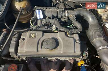 Хэтчбек Peugeot 206 2006 в 