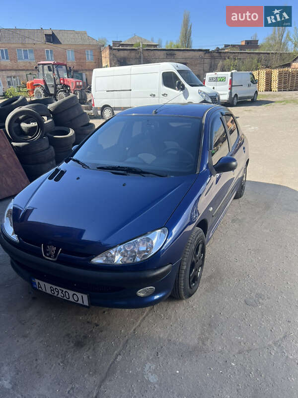 Хэтчбек Peugeot 206 2004 в 