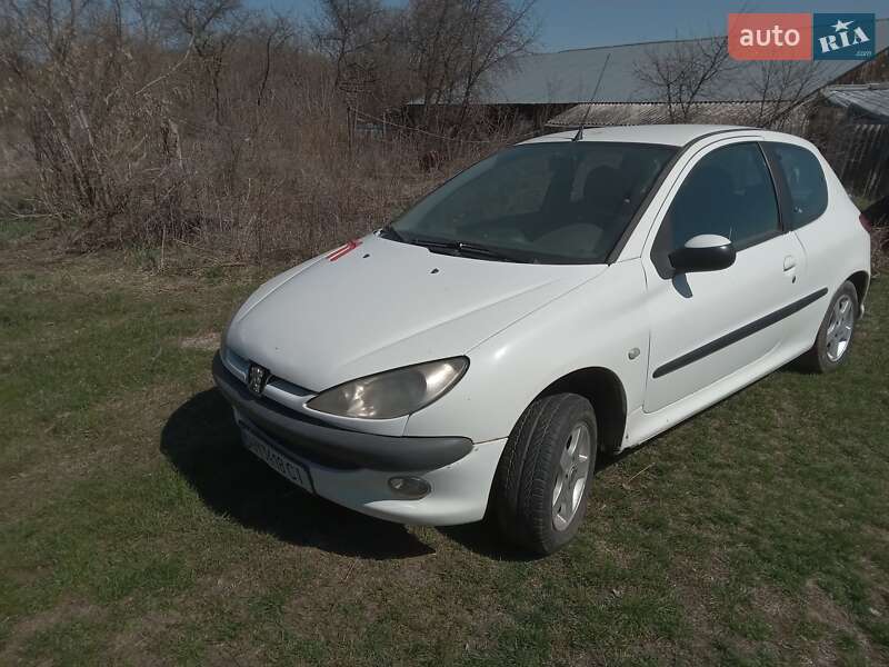 Хэтчбек Peugeot 206 2004 в Корнине фото 2 Хэтчбек Peugeot 206 2004 в Корнине