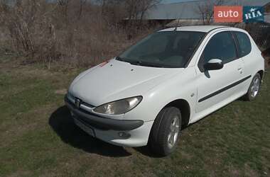 Хэтчбек Peugeot 206 2004 в 