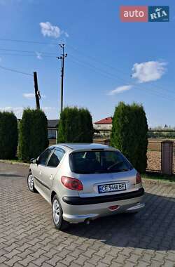 Хэтчбек Peugeot 206 2004 в 