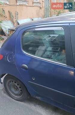 Хетчбек Peugeot 206 2006 в 
