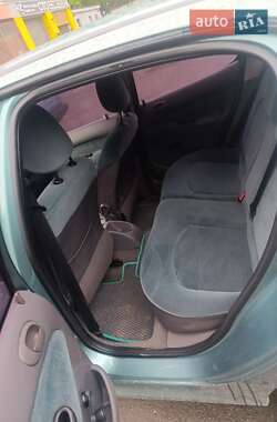 Хэтчбек Peugeot 206 2001 в 