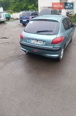 Хэтчбек Peugeot 206 2001 в 