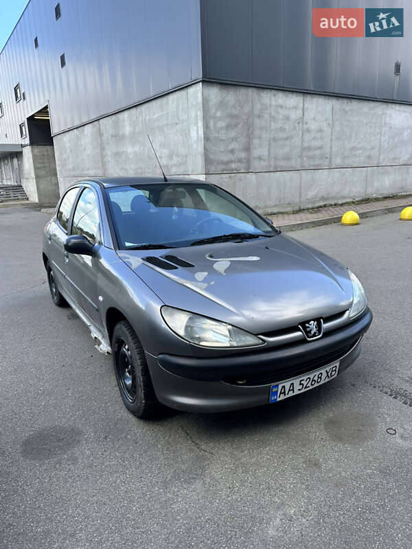 Хетчбек Peugeot 206 2000 в Києві