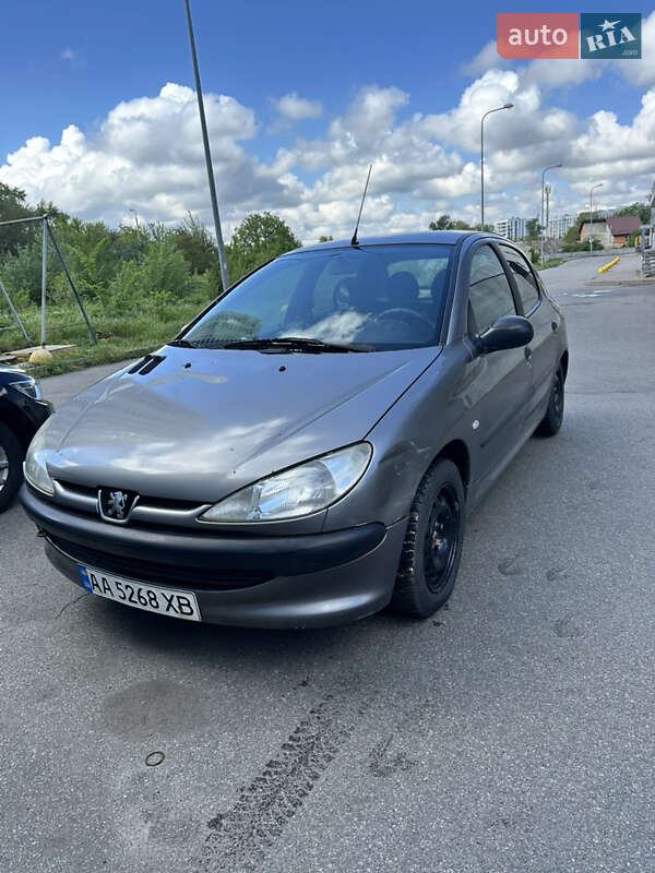 Хетчбек Peugeot 206 2000 в Києві