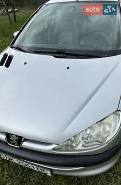 Хетчбек Peugeot 206 2008 в 