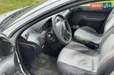 Хетчбек Peugeot 206 2008 в 