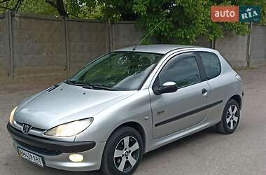 Хэтчбек Peugeot 206 2002 в 