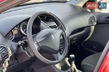 Хетчбек Peugeot 206 2011 в 