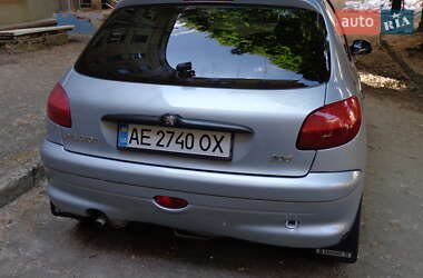 Хэтчбек Peugeot 206 2002 в 