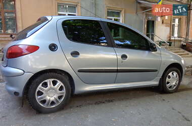 Хэтчбек Peugeot 206 2002 в 