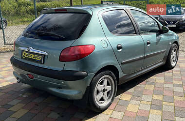 Хэтчбек Peugeot 206 2002 в 