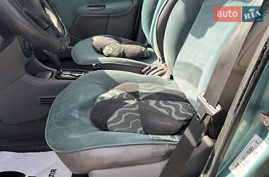 Хэтчбек Peugeot 206 2002 в 