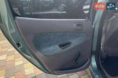 Хэтчбек Peugeot 206 2002 в 