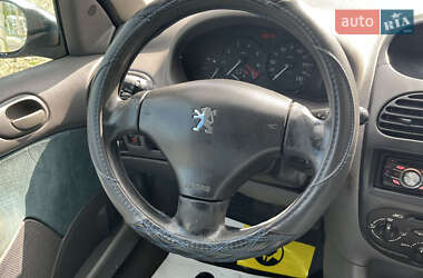 Хэтчбек Peugeot 206 2002 в 