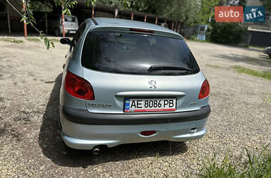 Хетчбек Peugeot 206 2008 в 
