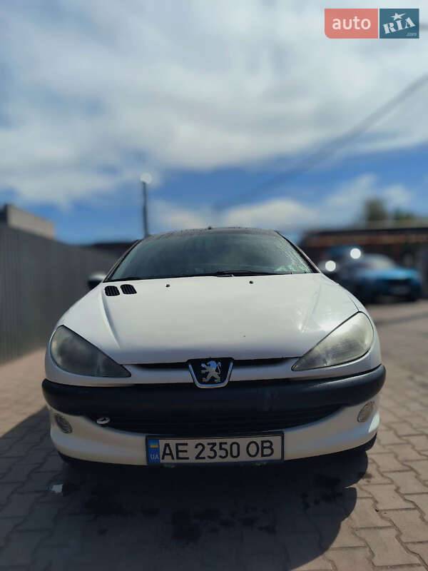 Хэтчбек Peugeot 206 2008 в 