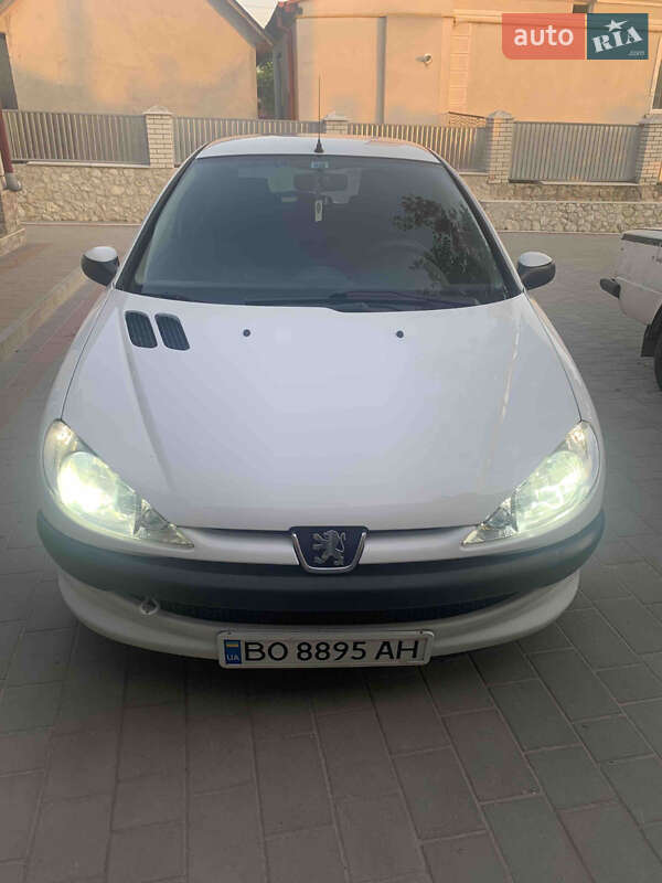 Хетчбек Peugeot 206 2004 в Тернополі